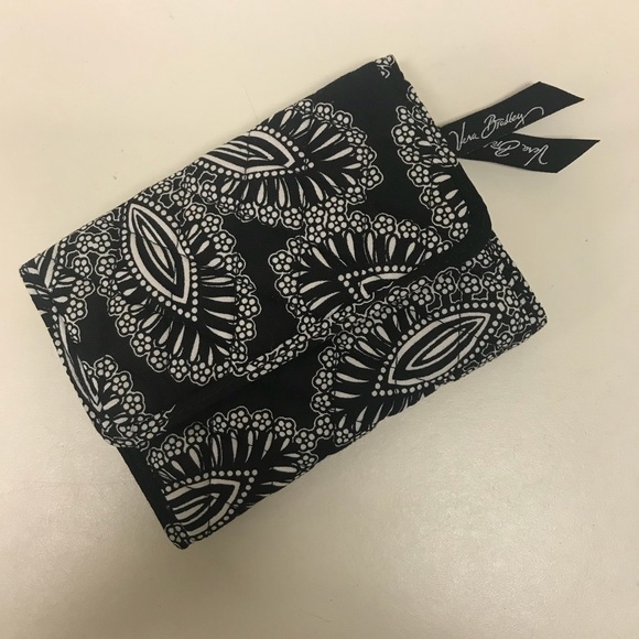 [SOLD] NWT Vera Bradley Euro Wallet - Picture 1 of 3